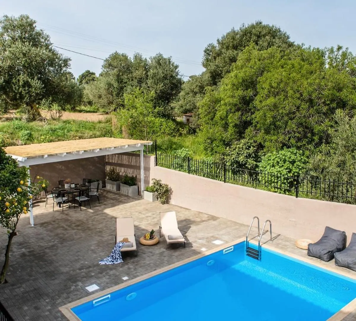 Villa Luna Efl